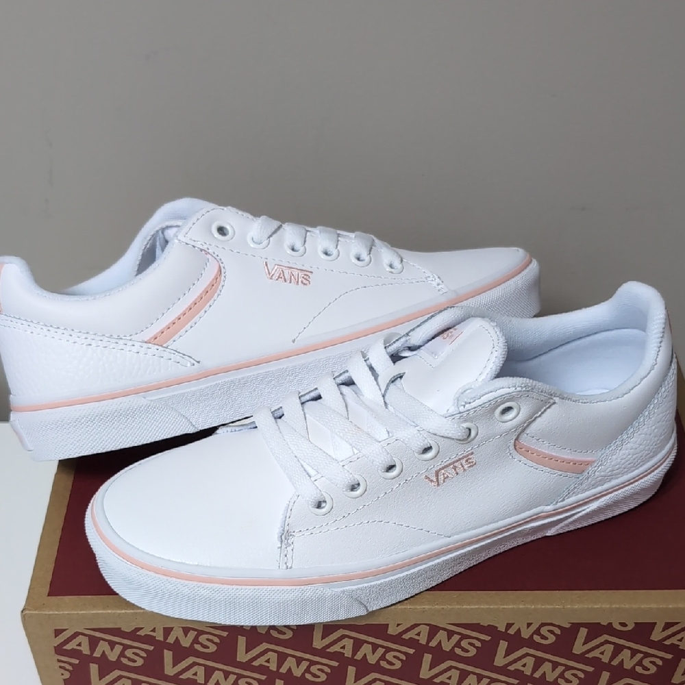 VANS Seldan White /Pink Leather Low Top Sneakers. Size 8. NEW